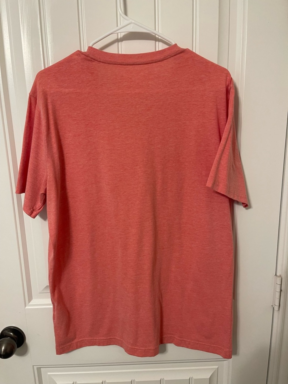 Banana Republic Eco Premium Wash Men's Large Coral Pink V-Neck Short Sleeve Tee - Picture 2 of 7